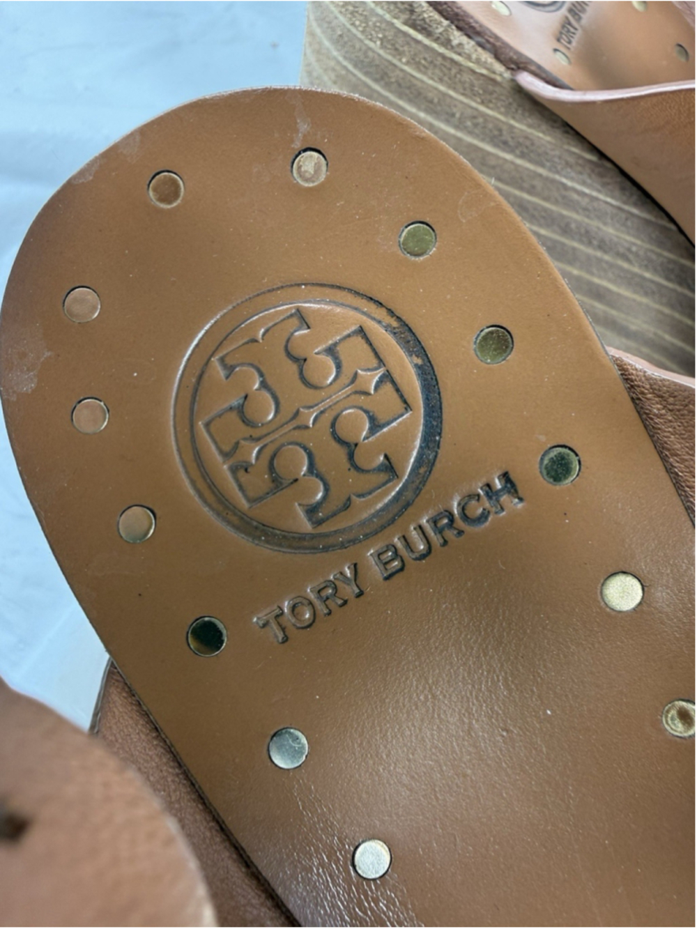 Tory Burch Ravello Tan Leather O-Ring Studded Platform Wedge Sandal size 7 - Picture 9 of 15